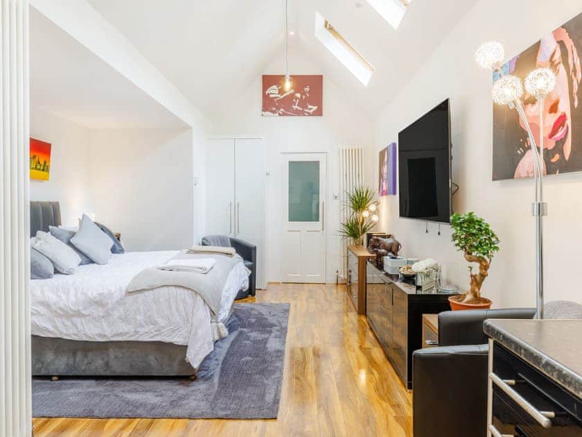 Open plan living space | The Annex at End House Cottage, Wandsworth