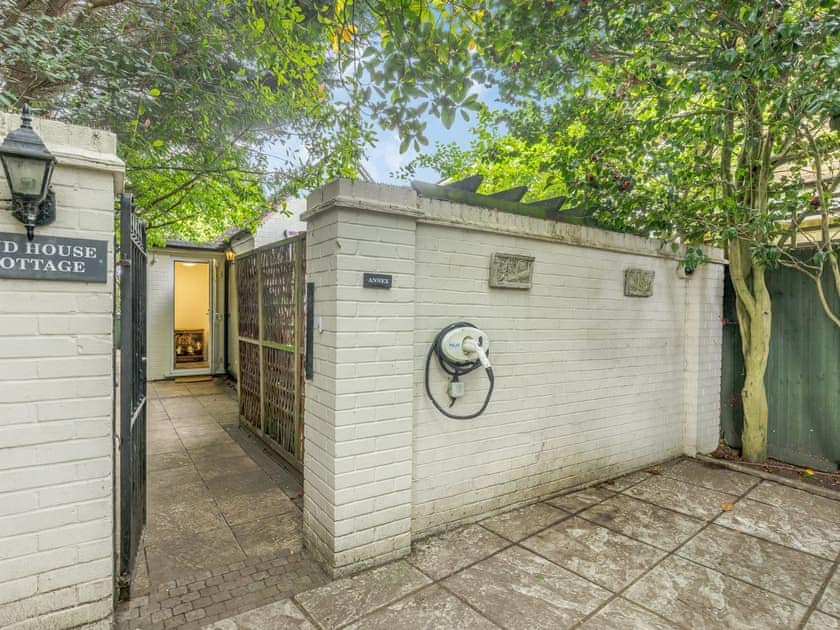 Exterior | The Annex at End House Cottage, Wandsworth