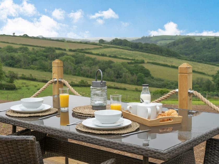 Outdoor area | Llain Farm- Barcud - Llain Farm, Llanboidy, near Laugharne