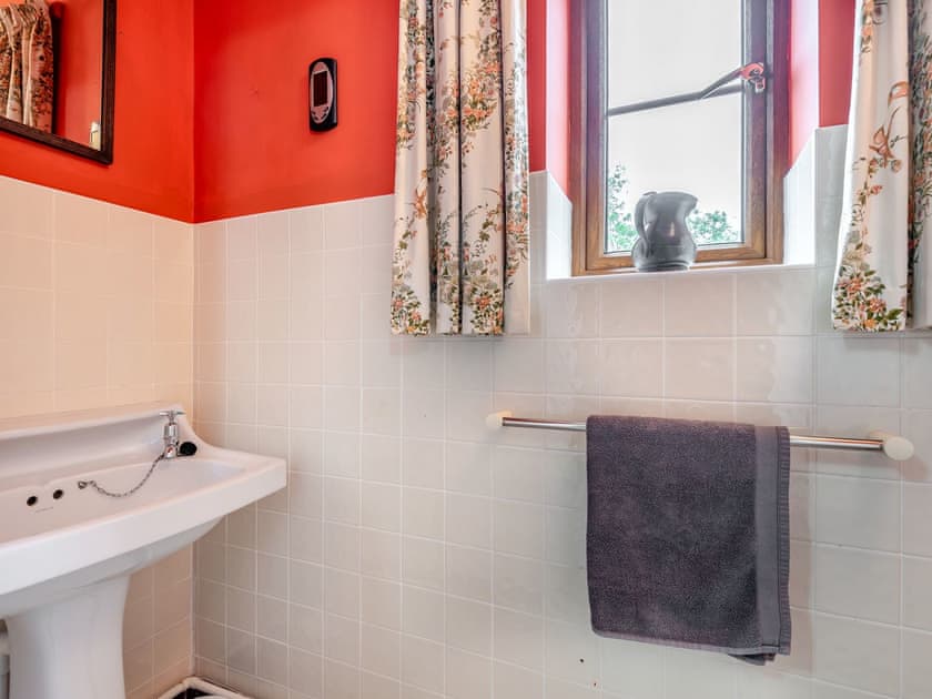 Separate toilet | Cwmfron House, Tylwch