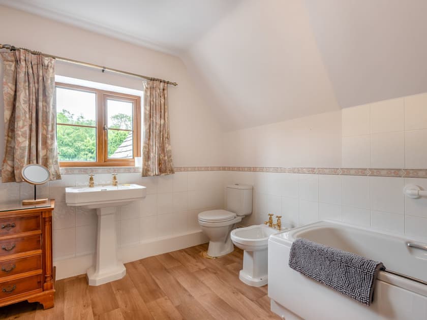 Bathroom | Cwmfron House, Tylwch