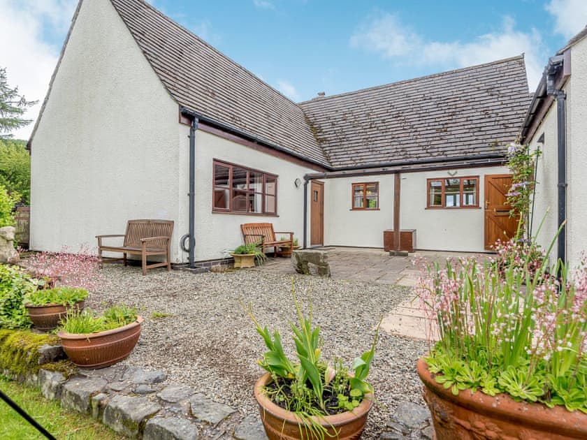 Outdoor area | Cwmfron House, Tylwch