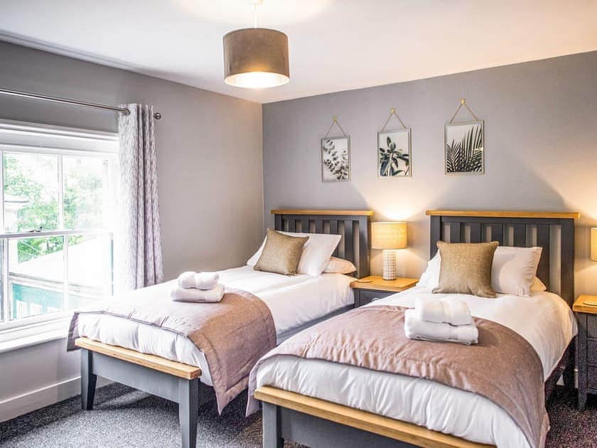 Twin bedroom | Symond House - Stowlangtoft Estate, Bury St. Edmunds
