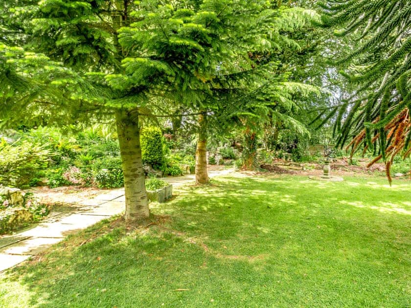Garden and grounds | Stable Cottage - The Grange, West Burton, near Leyburn