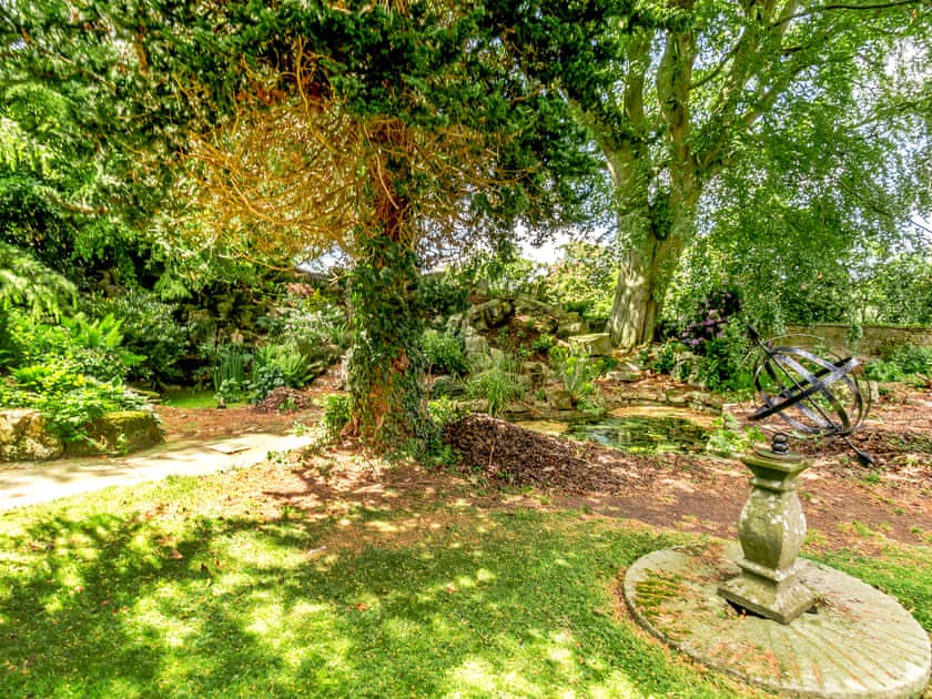 Garden and grounds | Stable Cottage - The Grange, West Burton, near Leyburn