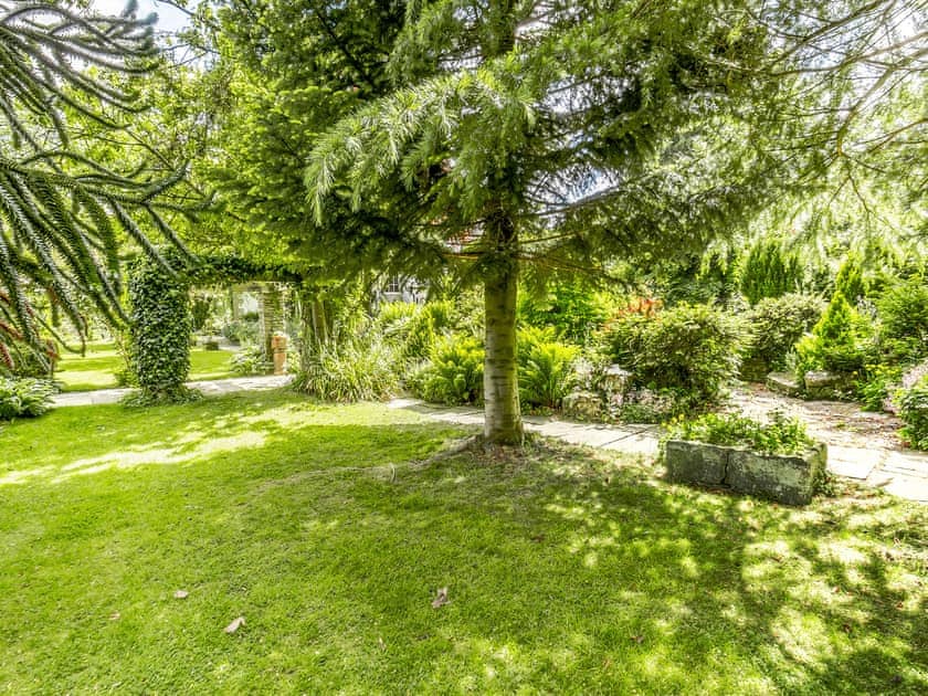 Garden and grounds | Stable Cottage - The Grange, West Burton, near Leyburn