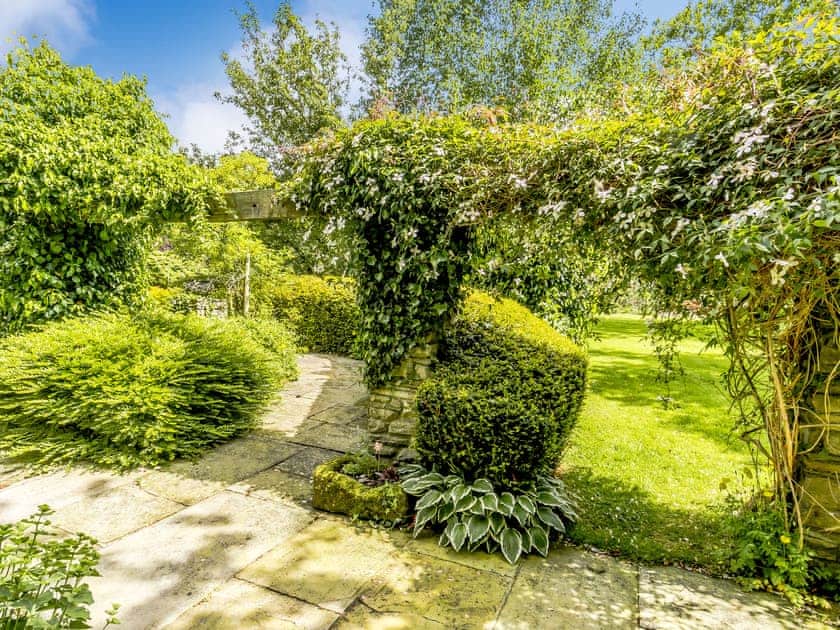 Garden and grounds | Stable Cottage - The Grange, West Burton, near Leyburn