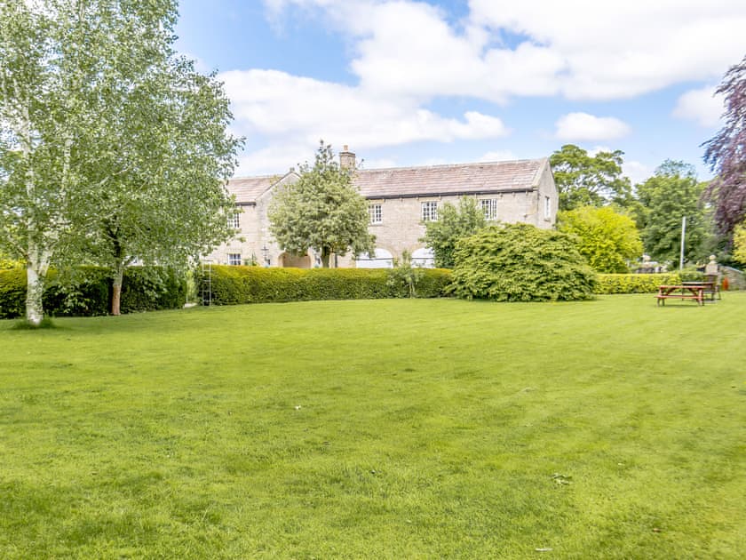 Garden and grounds | Stable Cottage - The Grange, West Burton, near Leyburn