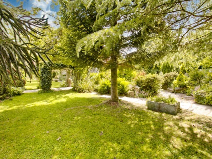 Garden and grounds | Carriage House - The Grange, West Burton, near Leyburn