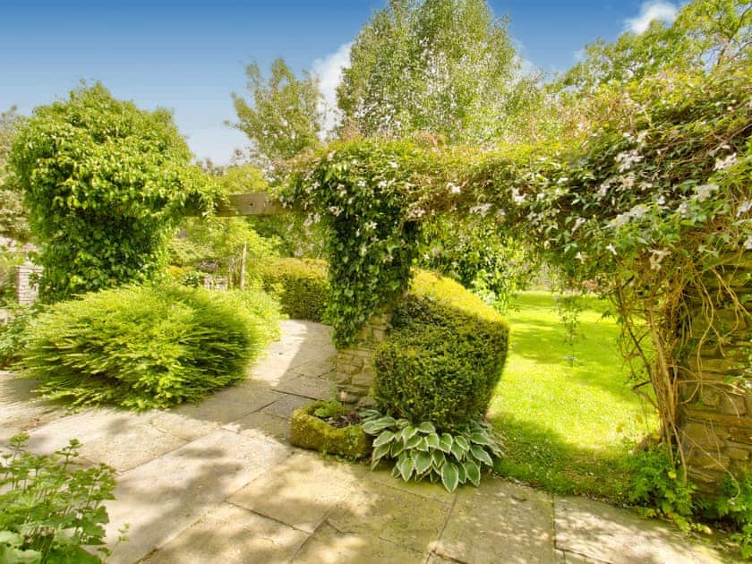 Garden and grounds | Carriage House - The Grange, West Burton, near Leyburn