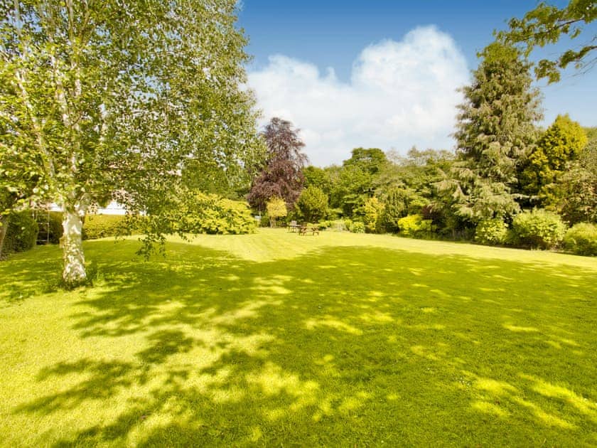 Garden and grounds | Carriage House - The Grange, West Burton, near Leyburn