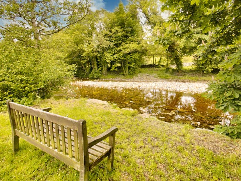 Garden and grounds | Carriage House - The Grange, West Burton, near Leyburn