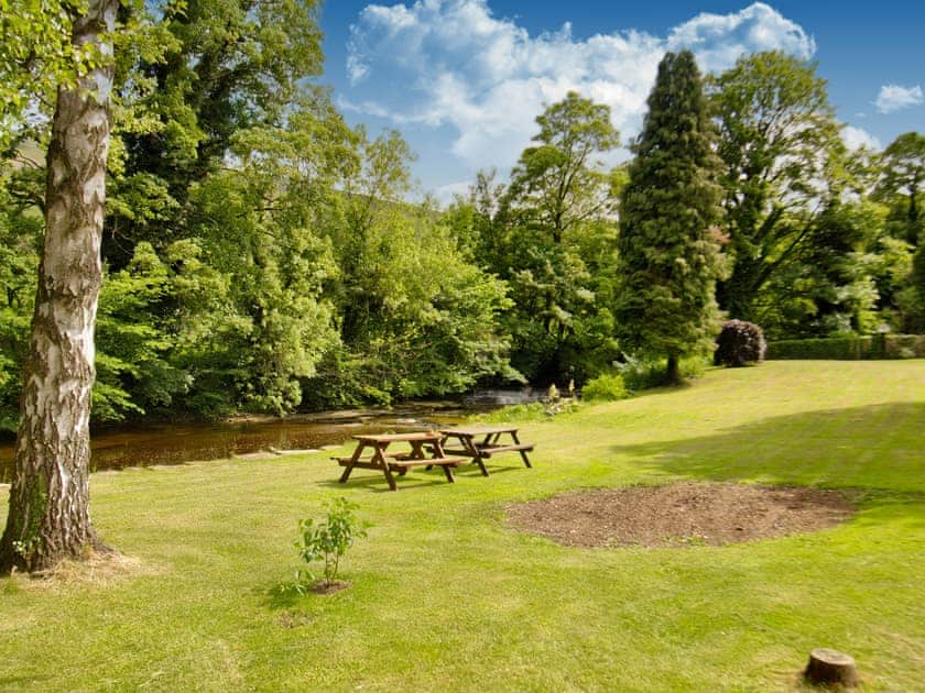 Garden and grounds | Carriage House - The Grange, West Burton, near Leyburn