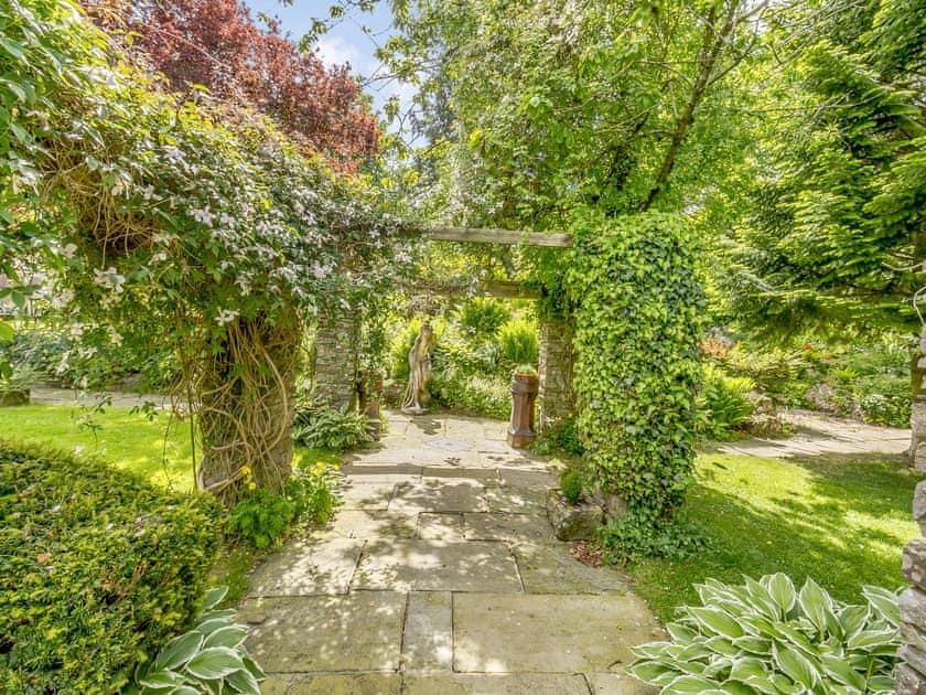 Garden and grounds | Coach House - The Grange, West Burton, near Leyburn