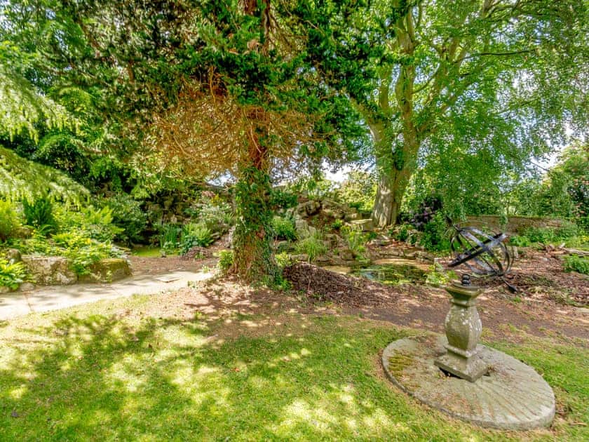 Garden and grounds | Coach House - The Grange, West Burton, near Leyburn