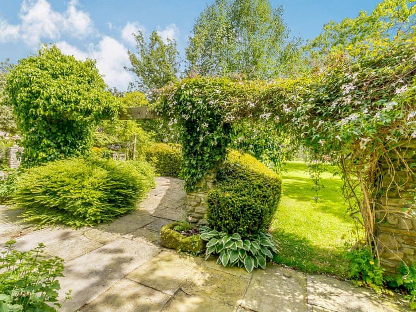 Garden and grounds | Coach House - The Grange, West Burton, near Leyburn