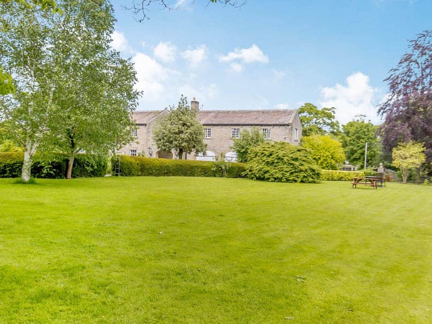 Garden and grounds | Coach House - The Grange, West Burton, near Leyburn