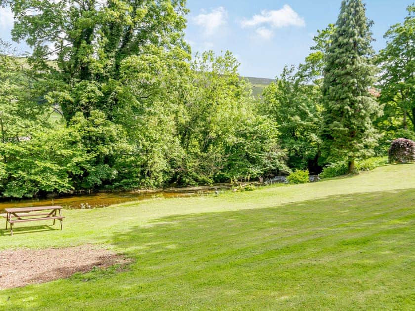 Garden and grounds | Coach House - The Grange, West Burton, near Leyburn