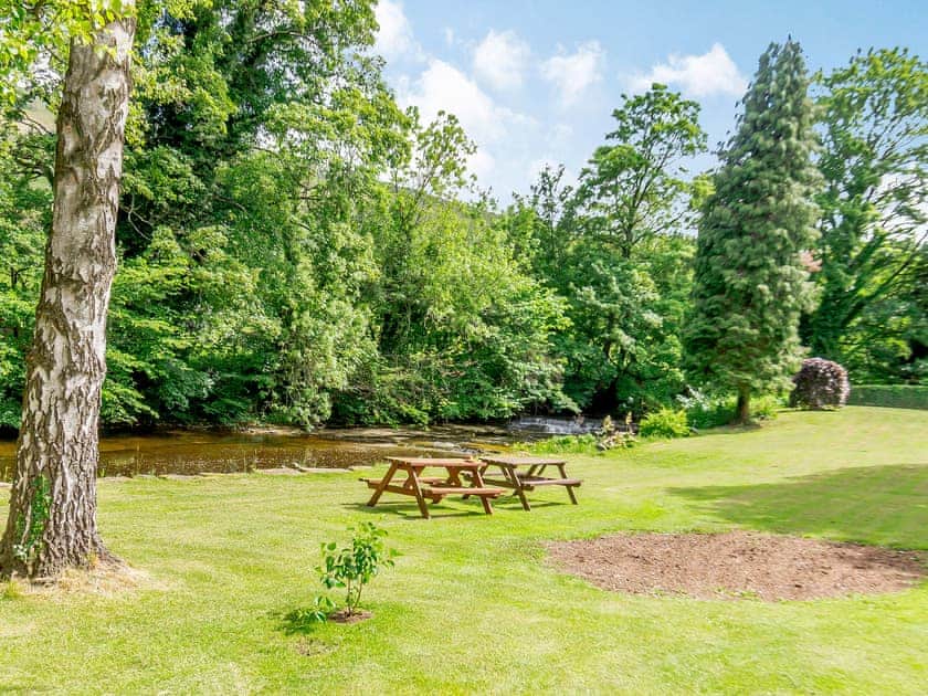 Garden and grounds | Coach House - The Grange, West Burton, near Leyburn