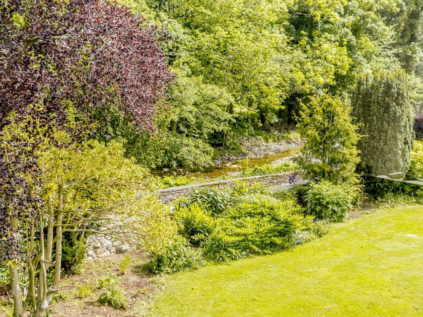 Garden and grounds | Coach House - The Grange, West Burton, near Leyburn