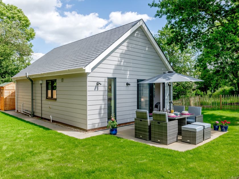 Outdoor area with table chairs | Willow Cottage, Stonham, near Needham Market