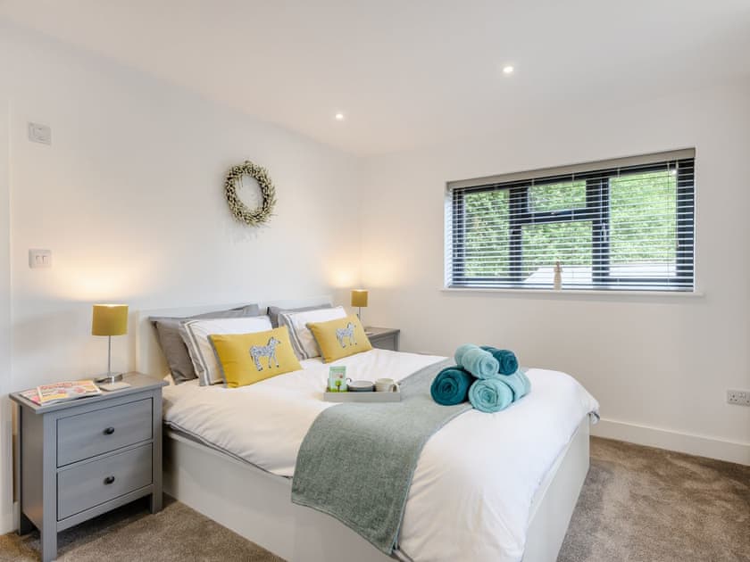 King size bed | Willow Cottage, Stonham, near Needham Market