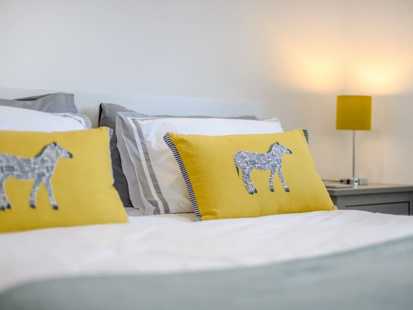 King size bed | Willow Cottage, Stonham, near Needham Market