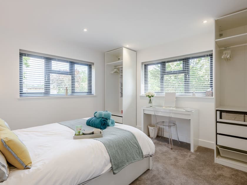 King size bed | Willow Cottage, Stonham, near Needham Market
