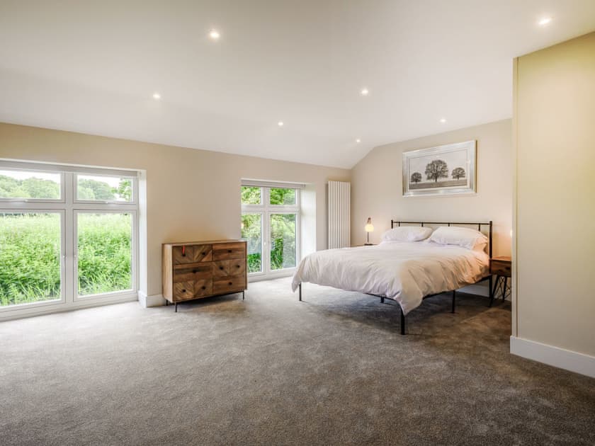 Master bedroom | The Gallery Barn - Canal View House and The Gallery Barn, Swafield
