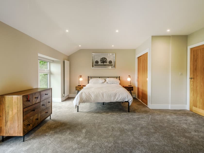 Master bedroom | The Gallery Barn - Canal View House and The Gallery Barn, Swafield