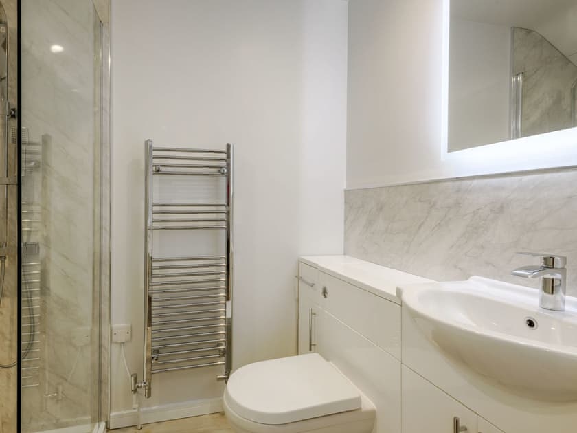 Shower room | The Gallery Barn - Canal View House and The Gallery Barn, Swafield