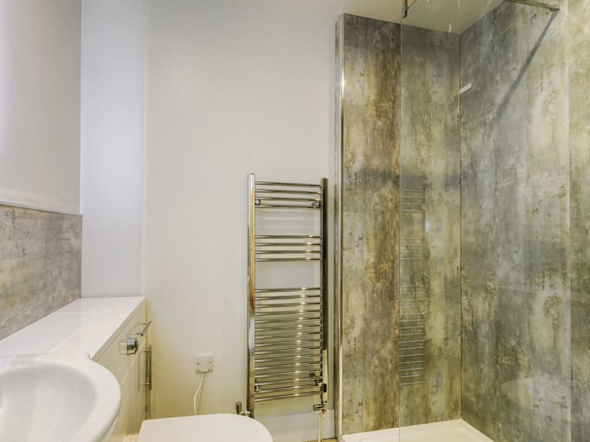 Shower room | The Gallery Barn - Canal View House and The Gallery Barn, Swafield