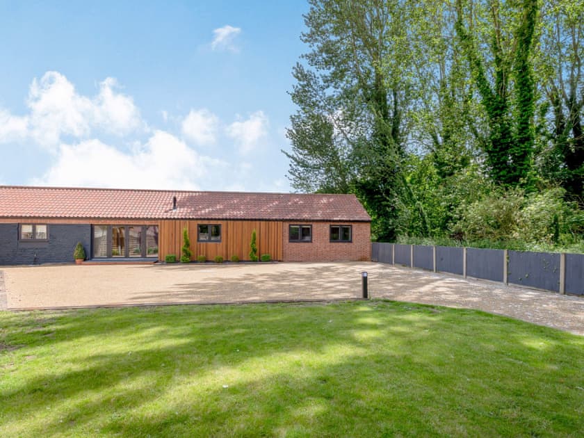 Exterior | The Gallery Barn - Canal View House and The Gallery Barn, Swafield