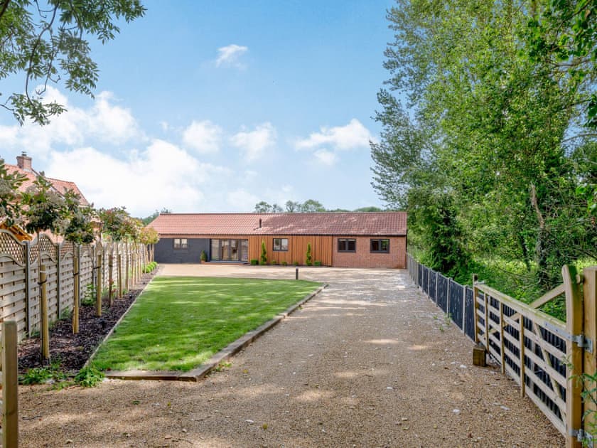 Exterior | The Gallery Barn - Canal View House and The Gallery Barn, Swafield