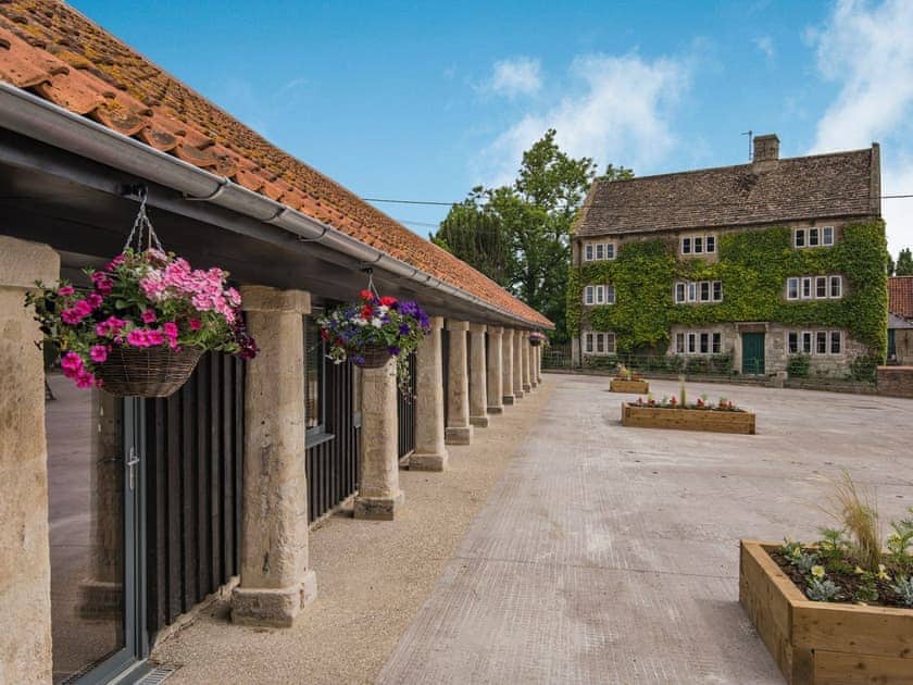 Parking | The Oak - Arnolds Hill Farm, Wingfield