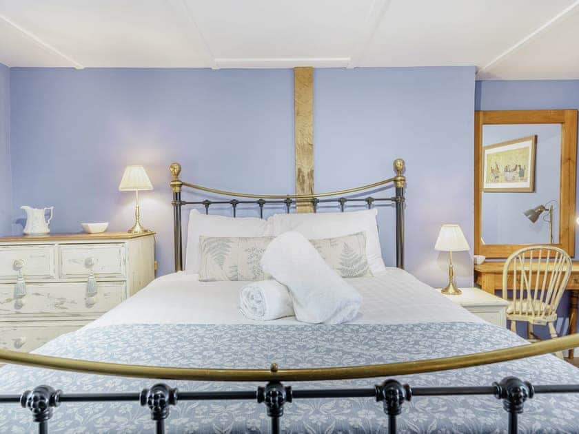 Double bedroom | Duck Island Cottage, Ringwood