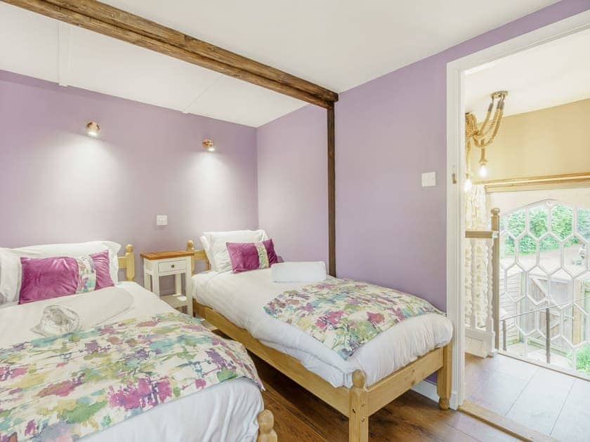 Twin bedroom | Duck Island Cottage, Ringwood