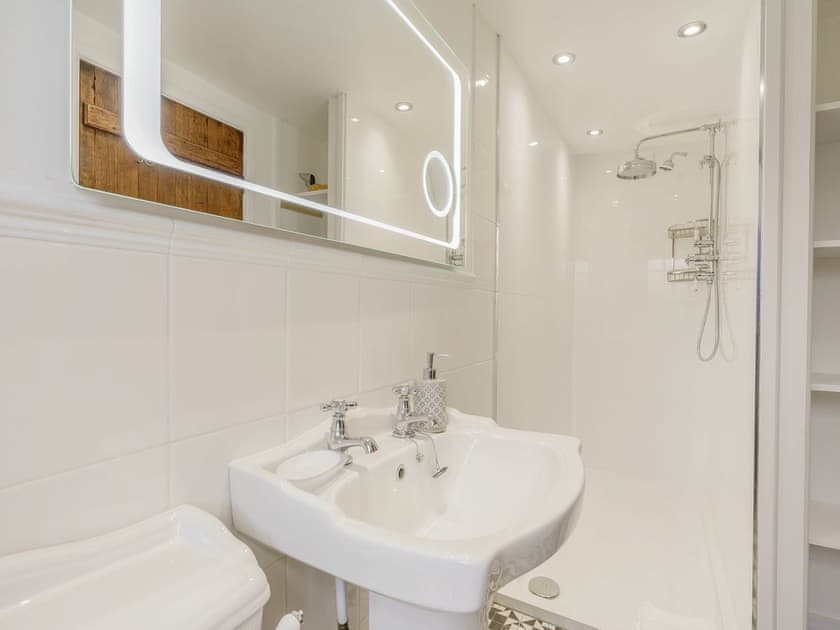 Shower room | Duck Island Cottage, Ringwood