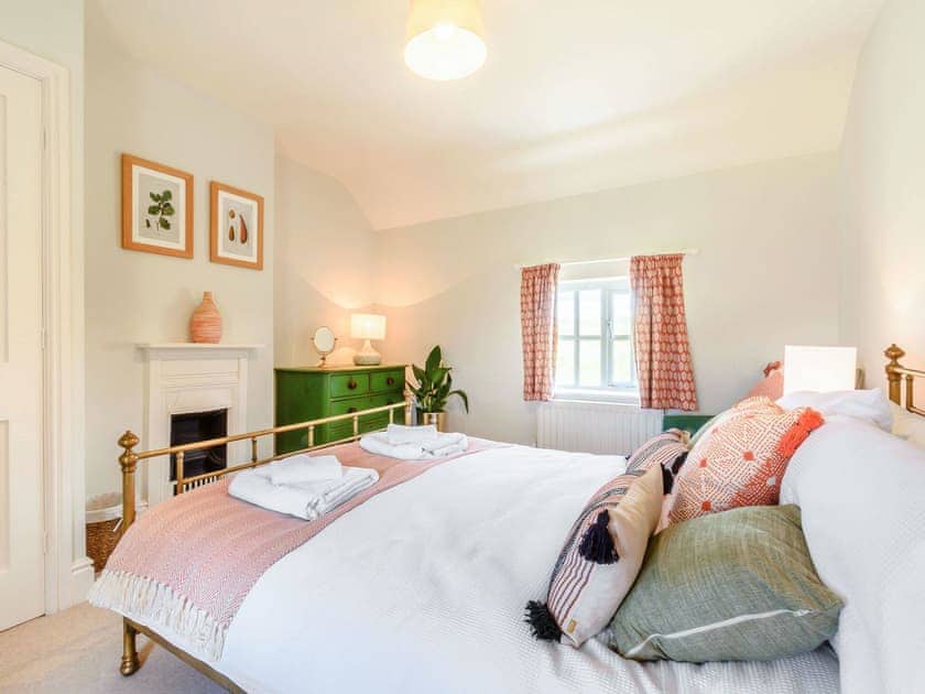 Master bedroom | Limber Wold House, Great Limber