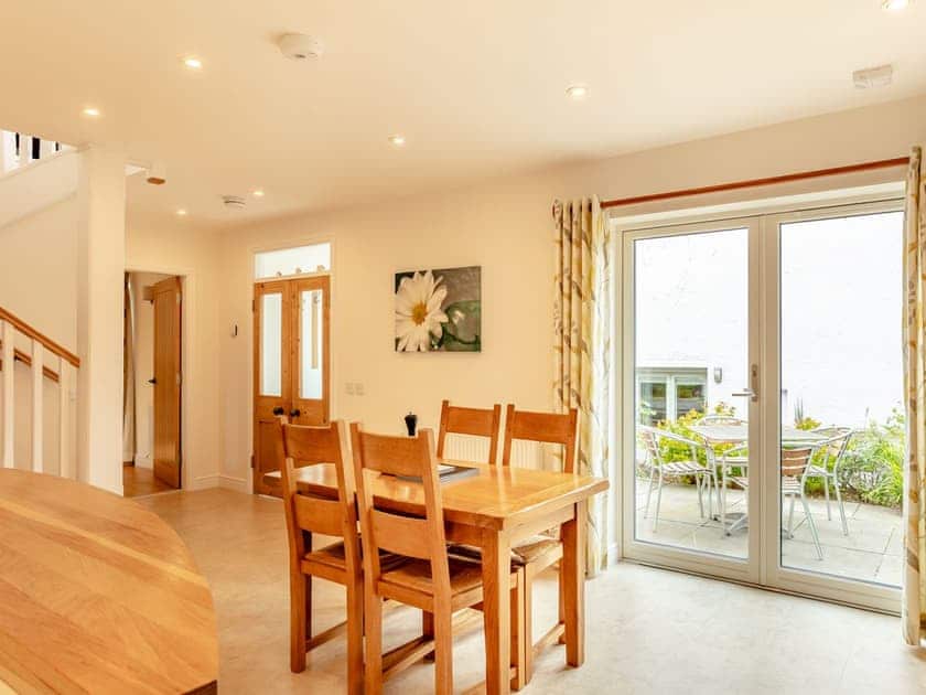 Dining Area | Rose Cottage - Courtyard Cottages, Inverness