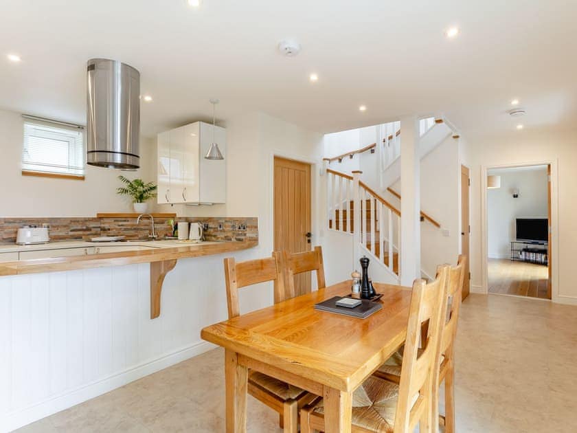 Kitchen/diner | Rose Cottage - Courtyard Cottages, Inverness