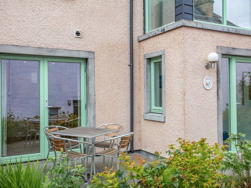 Outdoor area | Rose Cottage - Courtyard Cottages, Inverness