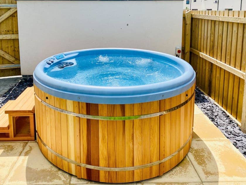 Hot tub | Number 11, Mawgan Porth
