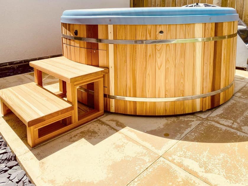Hot tub | Number 11, Mawgan Porth