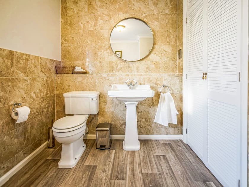 Bathroom | Godre’r Coed, Trevor