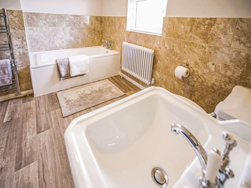 Bathroom | Godre’r Coed, Trevor