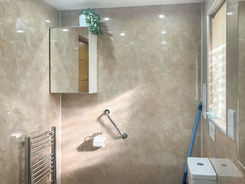 Wet room | Thistle Dubh, Drumnadrochit