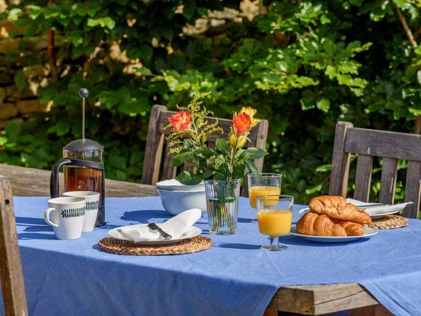 Outdoor area | The Barn, Shipton Under Wychwood