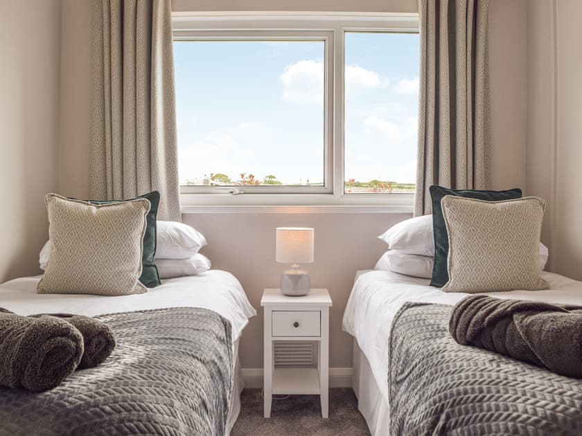 Twin bedroom | Rowan Cottage, Walwyns Castle