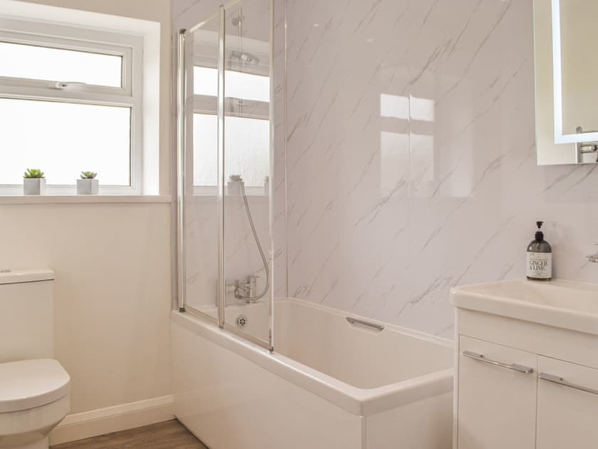 Bathroom | Rowan Cottage, Walwyns Castle